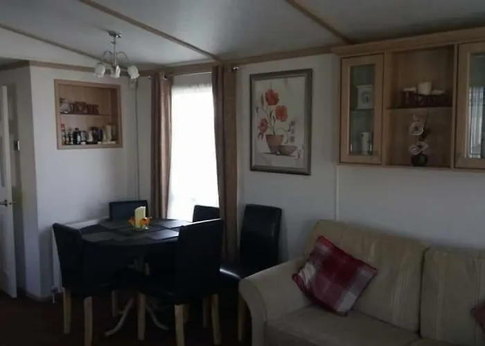 Chapmanholidaylets Bay * Cayton